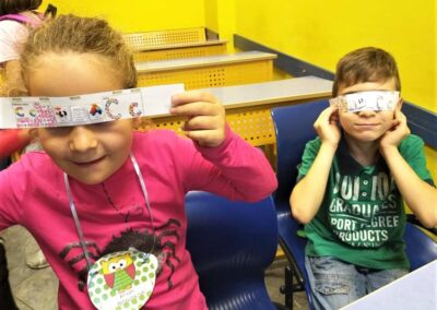 PRE JUNIOR: Letter ''Cc'' bracelets.