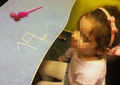 PRE JUNIOR: Forming numbers and the abc with sticks.