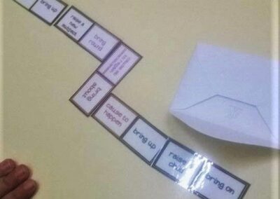 C CLASS: PHRASAL VERBS DOMINO.